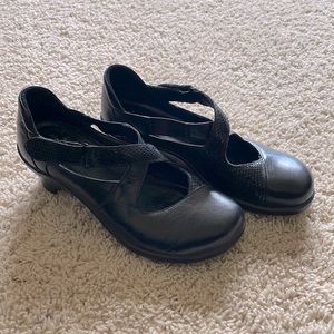 Aravon by New Balance shoes - size 9